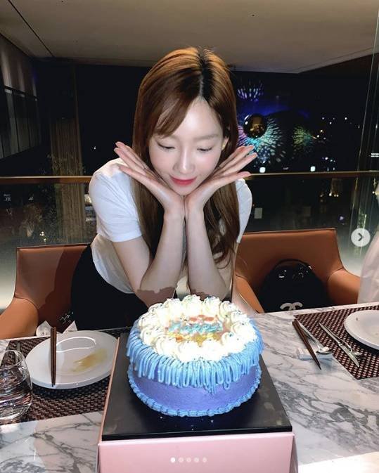Taeyeon, erken kutladığı doğumgününden fotoğraflar paylaştı