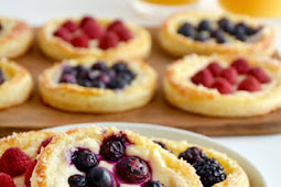 Fruit and Cream Cheese Breakfast Pastries