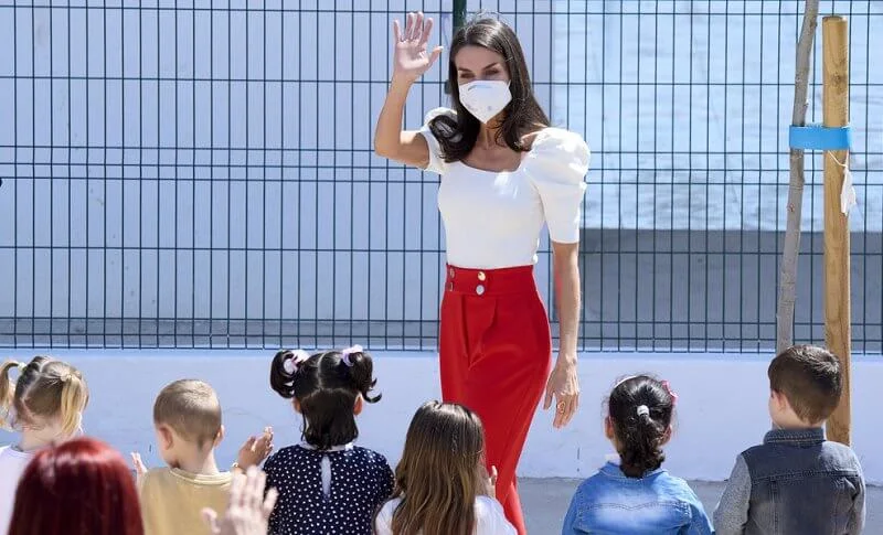 Queen Letizia wore new white square neckline sweater,  buttoned red culottes and red shoe from Uterque