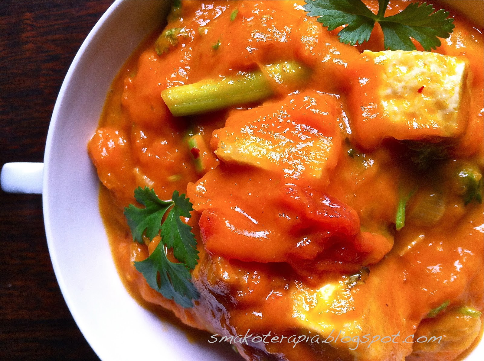 smakoterapia TOFU PO TAJSKU z DYNIĄ w MLEKU KOKOSOWYM )