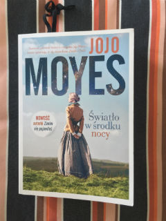 “Światło w środku nocy” Jojo Moyes, fot. paratexterka ©