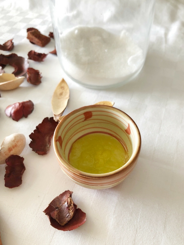 Ioanna's Notebook DIY SCRUB ΧΕΙΛΙΩΝ ΜΕ ΕΛΑΙΟΛΑΔΟ // DIY OLIVE OIL LIP