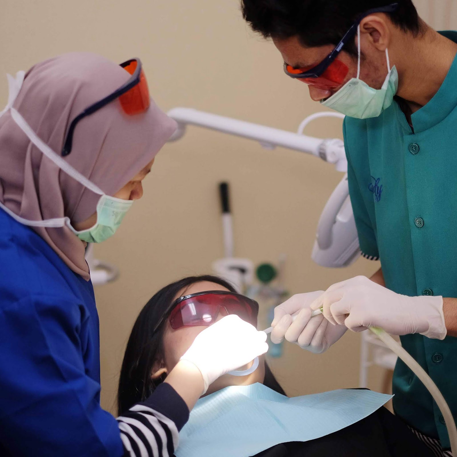 REVIEW BLEACHING GIGI DI AUDY DENTAL Kania Dachlan