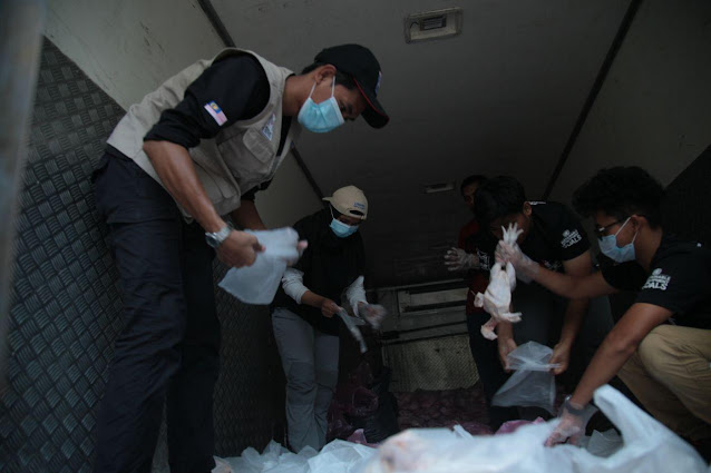 Volunteer MVM Agihan Ayam Syawal Bersama Uncle Kentang