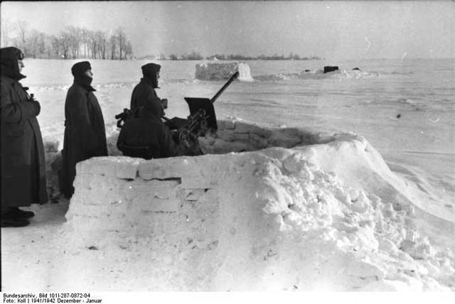 German gun position at Orel, December 1941 worldwartwo.filminspector.com