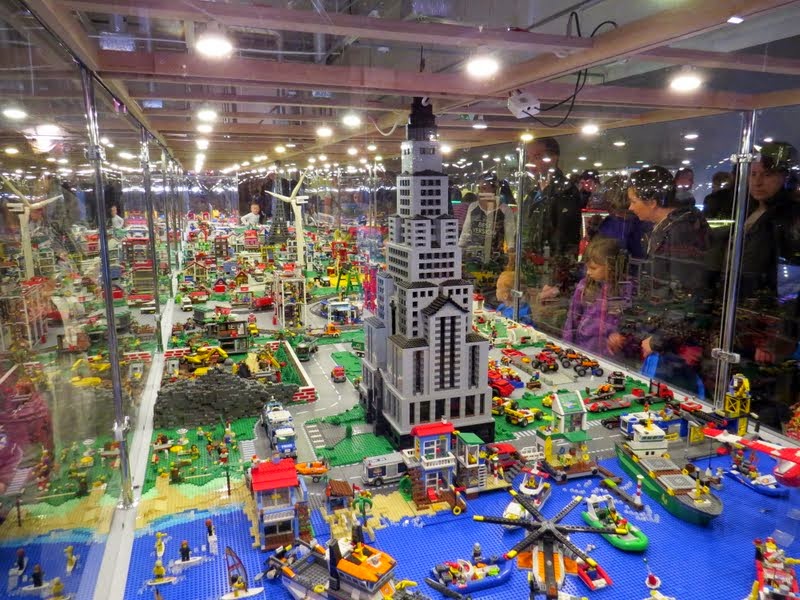Wystawa Klockow Lego Katowice Avelina w podróży: Wystawa budowli z klocków LEGO w Gliwicach