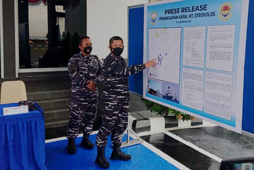 TNI AL Amankan Kapal Tanker Bendera Bahamas di Batam, Diduga Curi Minyak 300 Ribu Barel TNI AL Amankan Kapal Tanker Bendera Bahamas di Batam, Diduga Curi Minyak 300 Ribu Barel