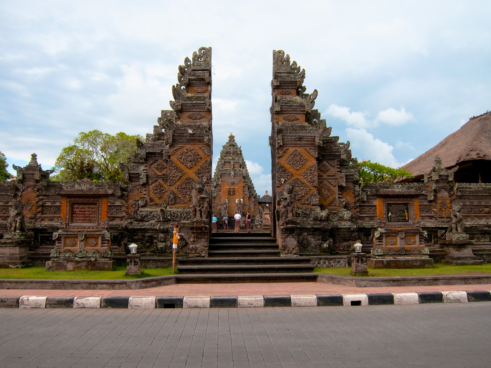  Bali  Tour Guide Batuan  Temple 