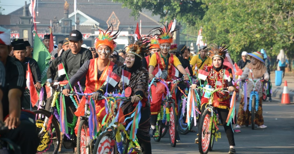 2019 Peserta Sepeda Hias Kebinekaan Ramaikan Karnaval Hut Ri Ke 74 Indonesia Media Center