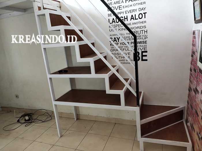 Jasa Tangga Besi Ada Raknya alas Multiplek di Jakarta Cocok Untuk Rumah Minimalis