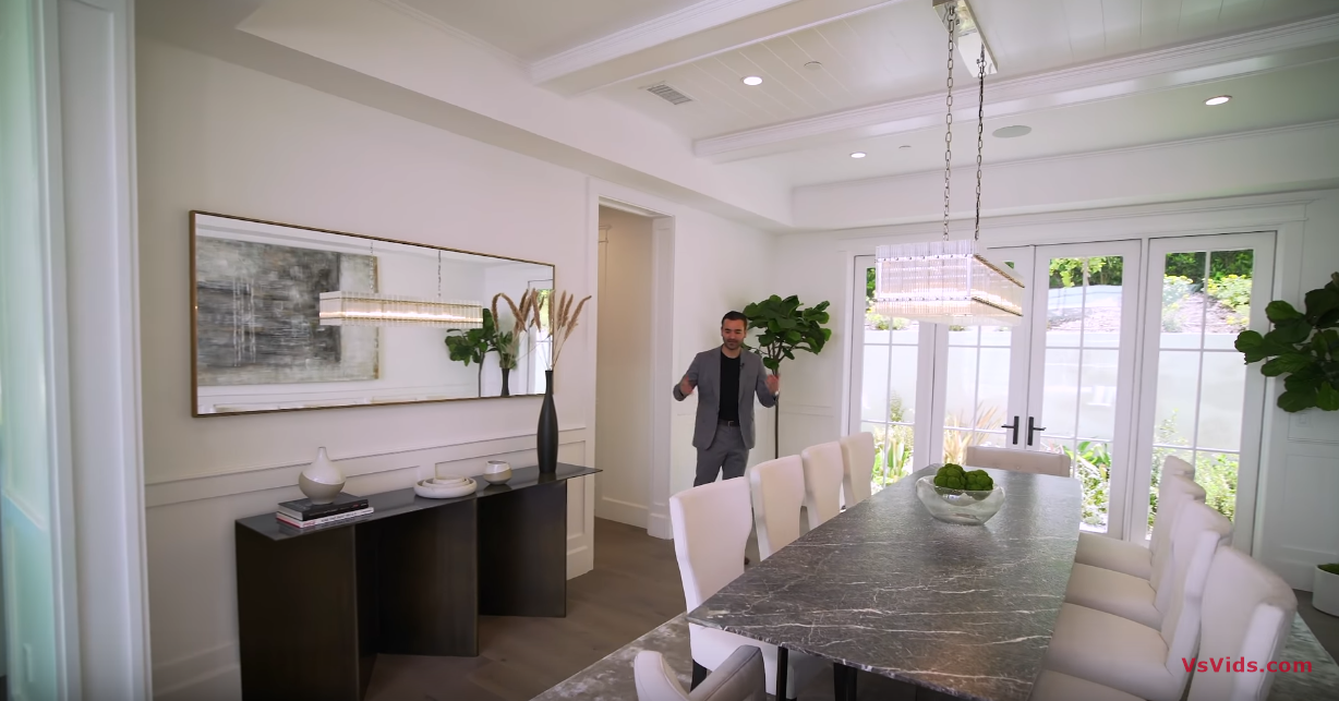 31 Photos vs. Touring a $7,495,000 ENCINO Mansion with 300 Ft Private Driveway! - Luxury Home Tour 31 Photos vs. Touring a $7,495,000 ENCINO Mansion with 300 Ft Private Driveway! - Luxury Home Tour