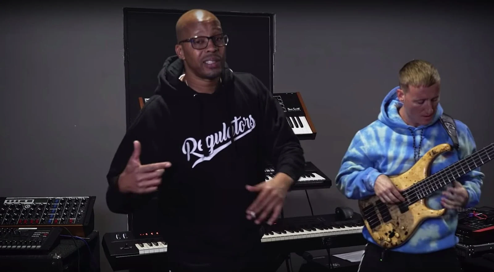 Warren G Regulate als Akustik Bass Version Brady Watt’s Bass & Bars