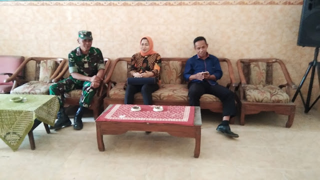 Jelang Pilkades Serentak Babinsa Gencarkan Komsos Dengan Apdes