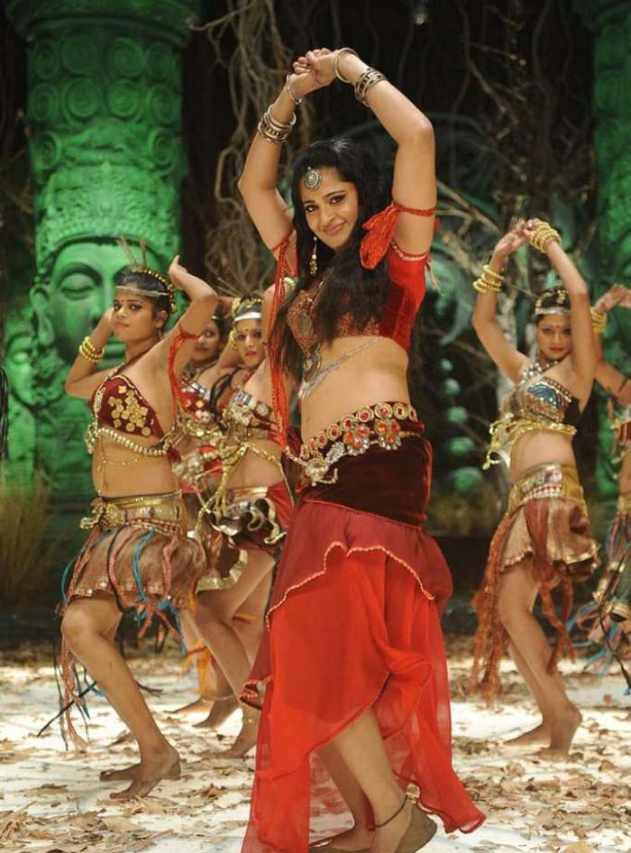 Anushka-Hot-In-Mirchi+(1).jpg
