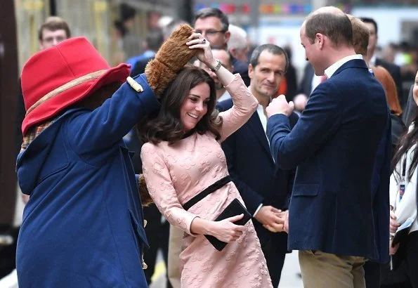 Kate Middleton wore Orla Kiely Piped Marian dress, Tod's Pumps, Merci Maman necklace and carried Mulberry