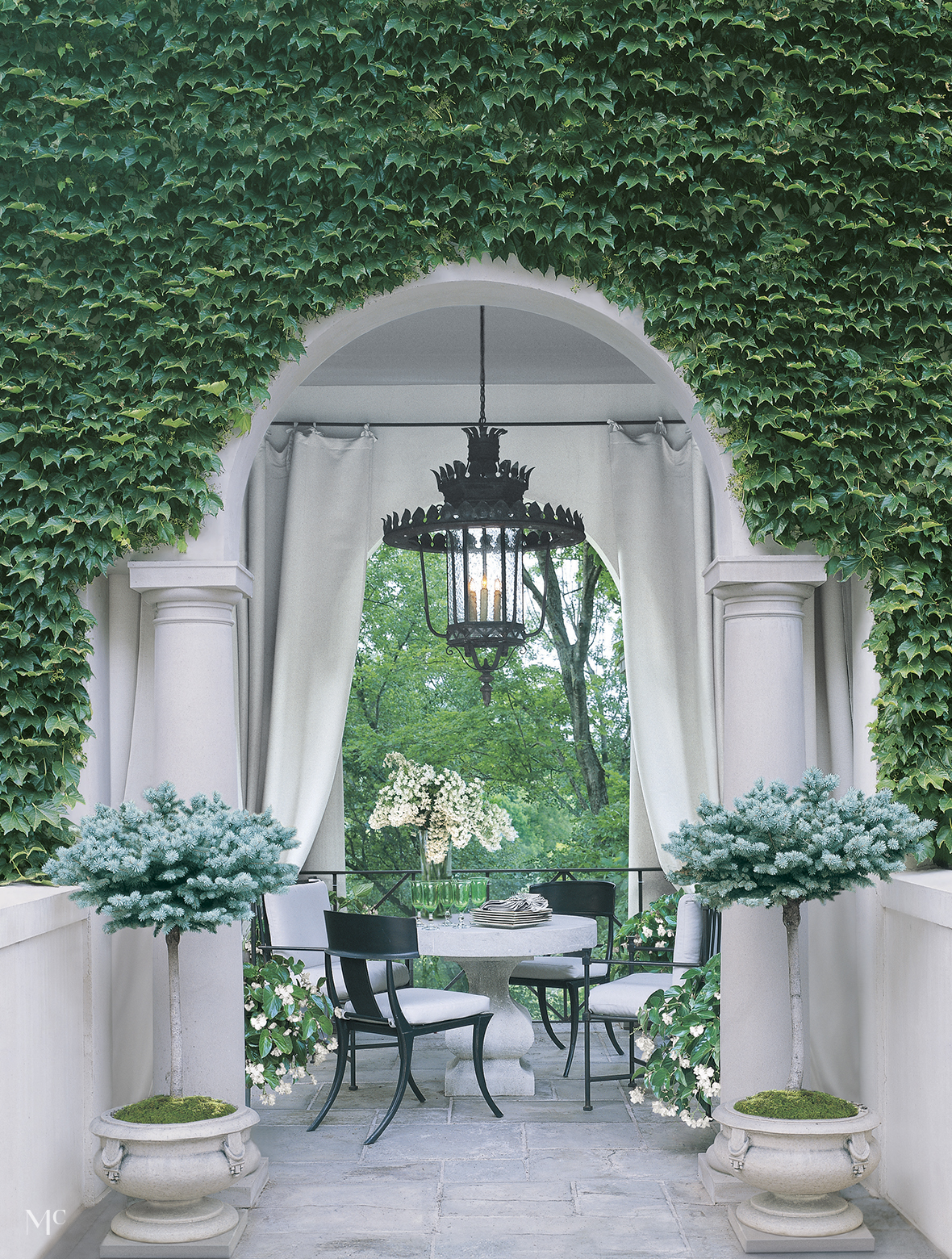 Décor Inspiration | Classic Romance: Old Meets New in this Nashville Home