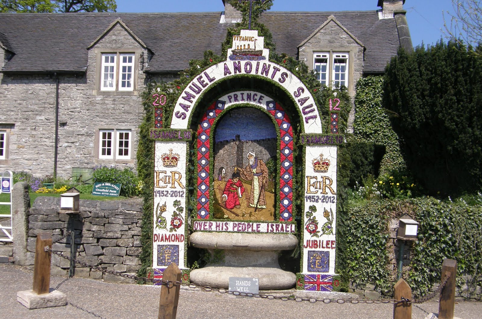 украшение колодцев в англии (wormhill well dressing). Well dressing перевод. Well dressing перевод. Looking good is a form of good- manners. Well dressing перевод.