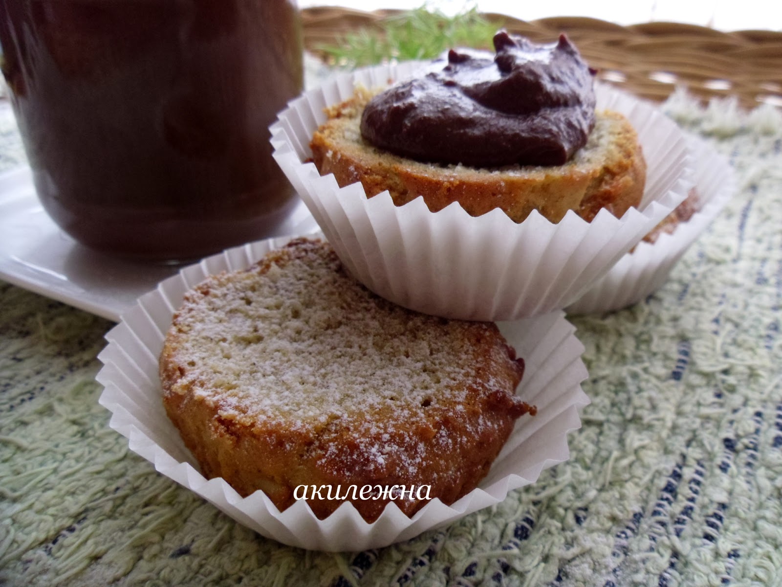 Банановый десерт в шоколадно-вафельных стаканчиках