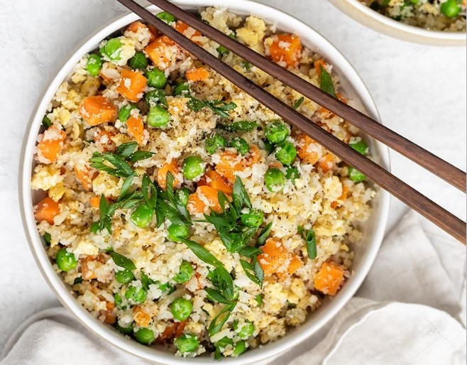 Healthy Vegan Cauliflower Fried Rice #vegan #dinner