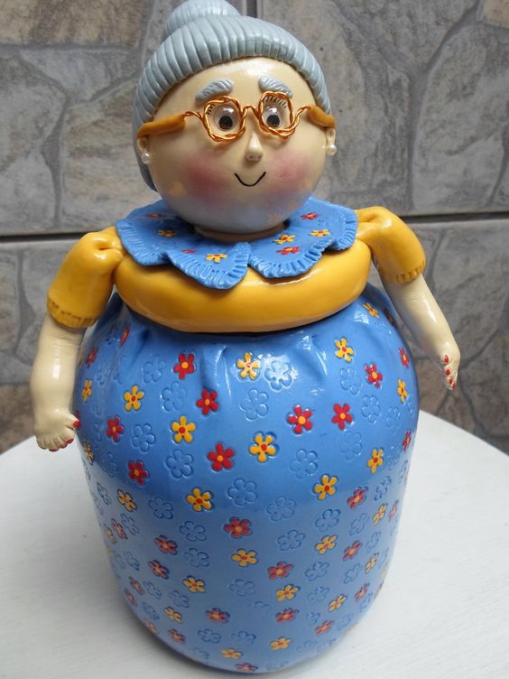 muñecas hechas con botellas