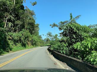 Estrada asfaltada na serra da Mantuqueira para Visconde de Mauá