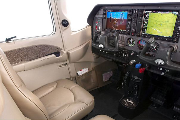 Cool Jet Airlines: Cessna 182 Cockpit