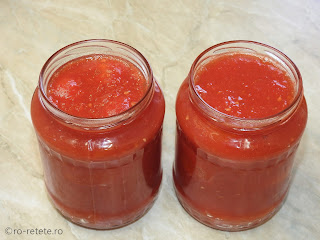 Rosii in suc de roșii reteta conserva naturala de casa pentru iarna cu rosie intreaga la borcan fierte in sos tomat bulion retete,