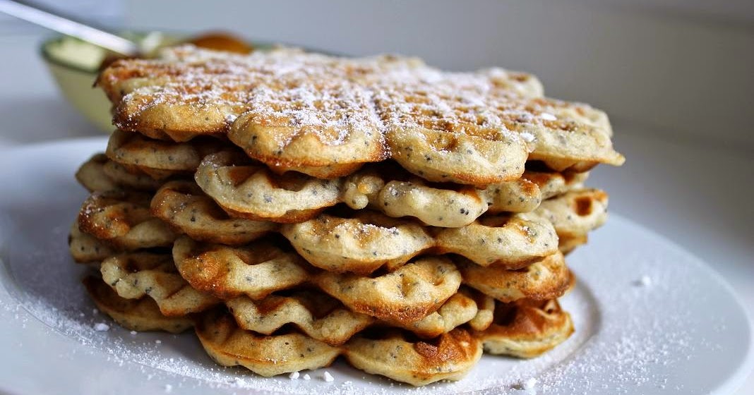 Gourmandises végétariennes: Mohn-Zitronen-Waffeln mit Weißwein-Birnen Gourmandises végétariennes: Mohn-Zitronen-Waffeln mit Weißwein-Birnen