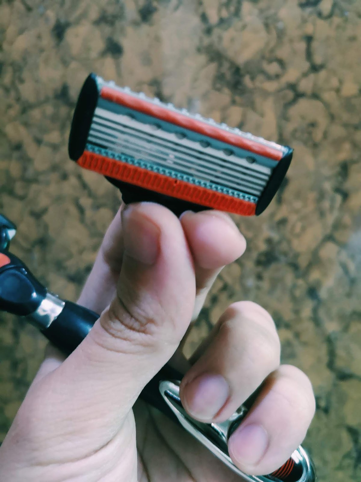 Mr. Pogi Tips: For Sensitive Skin? Watsons Men 5 Blade Razor Review