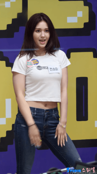 조회수 천만을 향해 달려가고있는 전소미 레전드 직캠 | 인스티즈