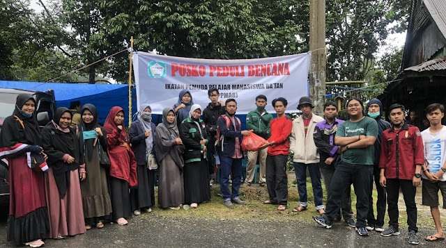 Gabungan Mahasiswa Palopo Salurkan Bantuan Untuk Korban Longsor Battang Barat
