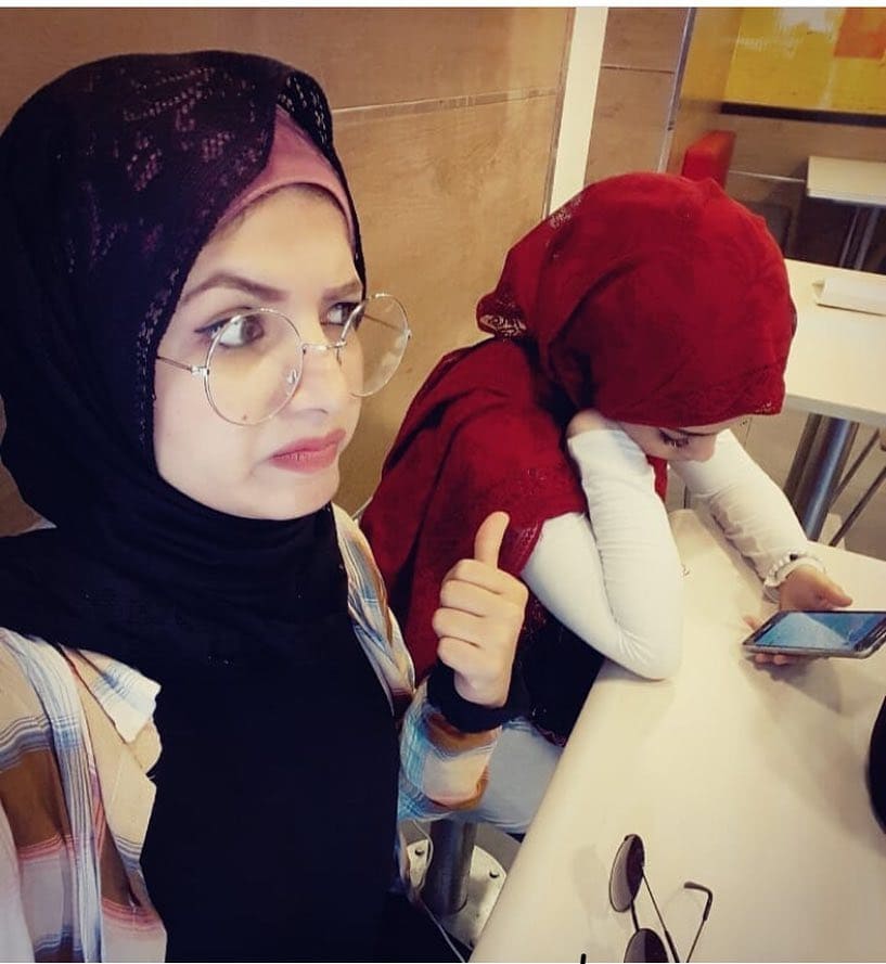 مجموعة من الصور لبنت واحدة محجبة