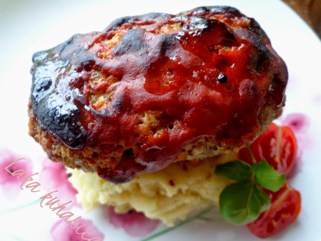 Glazed mini meatloaf by Laka kuharica: juicy, healthy mini meat loaves are topped with spicy glaze.