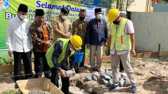 peletakan batu pertama pembangunan masjid SMAN 1 Bukittinggi