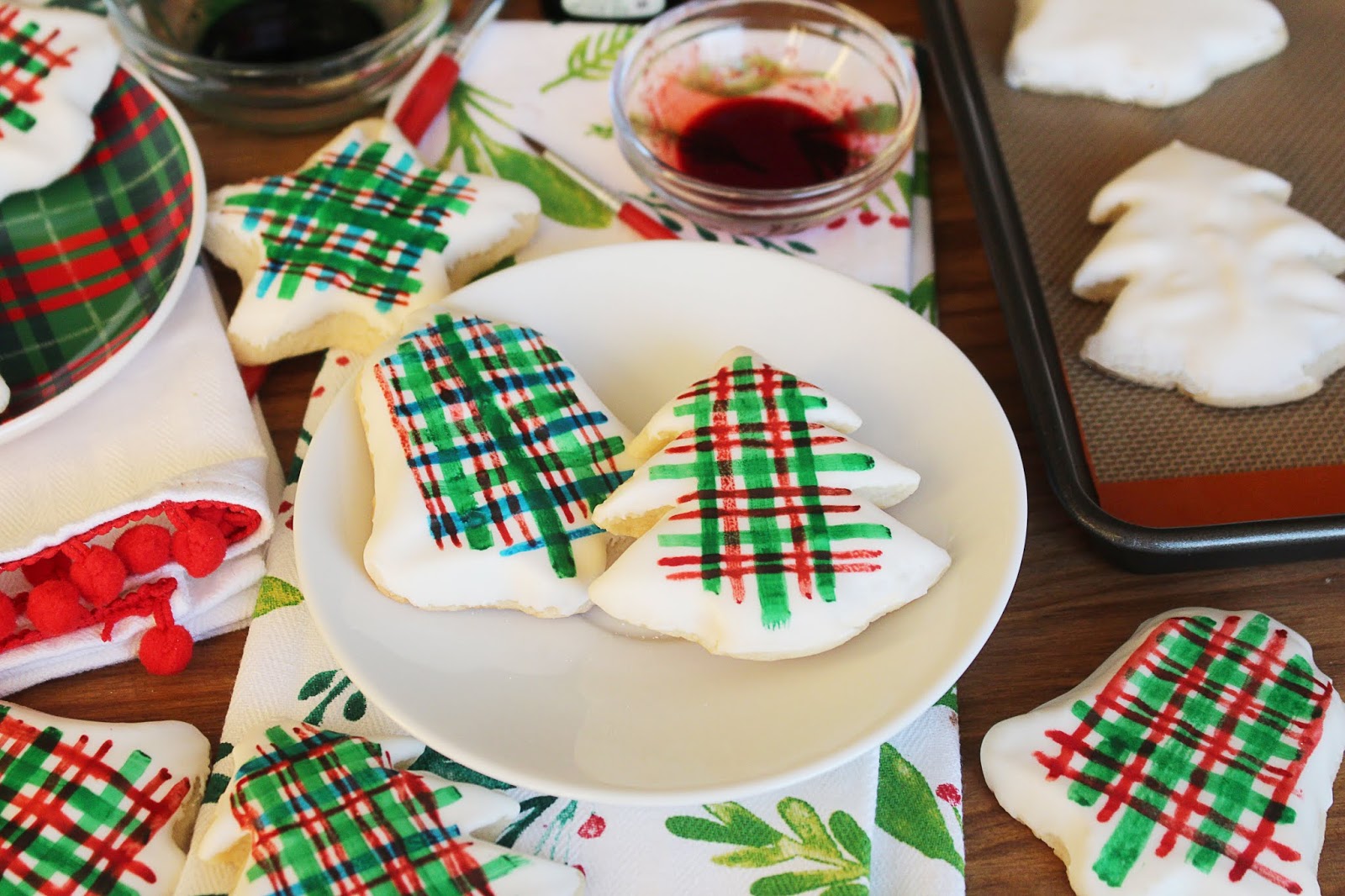Kylee's Kitchen Painting Plaid Christmas Cookies