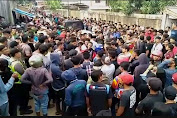 Ribuan Buruh Meleakukan Aksi Demo 