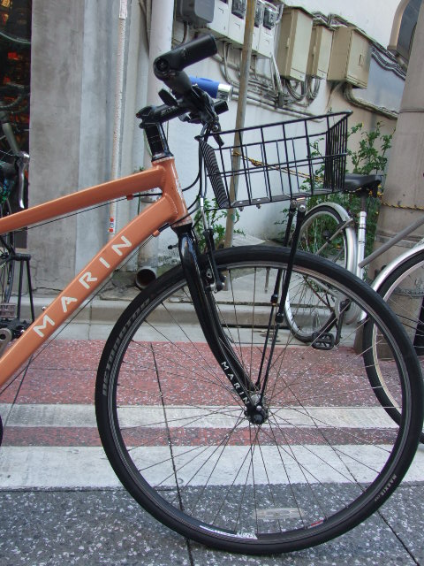 Avelo Bicycle Shop お使いのクロスバイクにフロントバスケット追加 承ります 割とややこしい 前カゴ事情