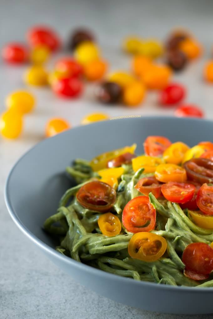 Healthy Light Zucchini Spaghetti With Avocado Sauce Healthy Light Zucchini Spaghetti With Avocado Sauce