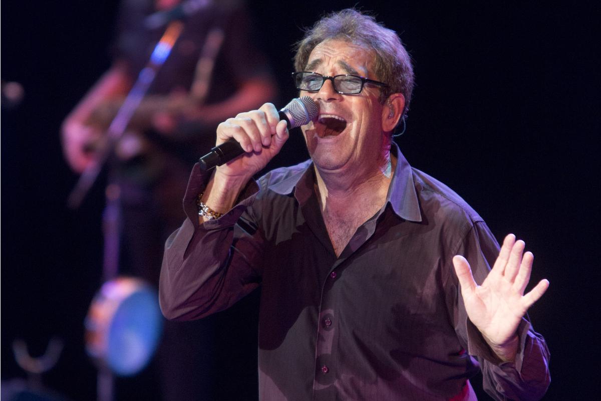 Rock 'n' Roll Truth: Read all about it: Huey Lewis and the News perform ...