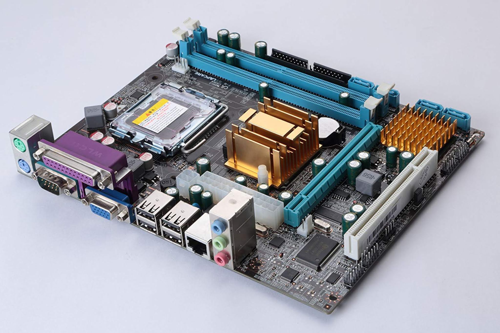 Pengartian Motherboard Komputer, Fungsi Motherboard dan Bagianbagian