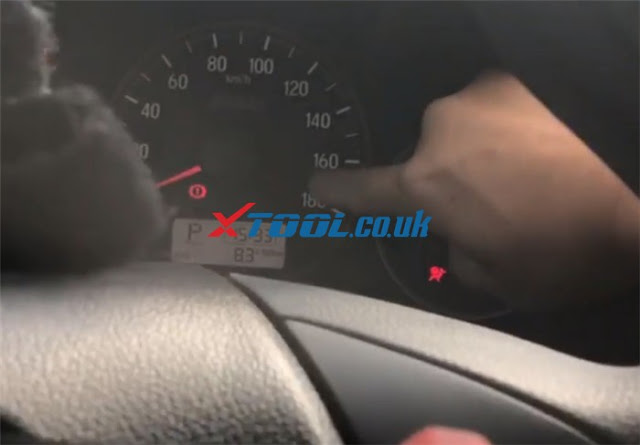 Programmazione 2020 Honda Brio Chiave di Ricambio con Xtool X100 Pad2 06