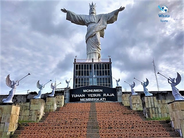 Monumen Tuhan Yesus Raja Memberkati di Melonguane Talaud