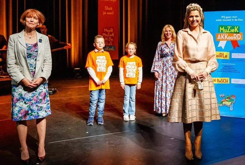 Queen Maxima wore a beige silk blouse, hirt and beige embellished skirt from Natan, and Fabienne Delvigne hairpiece