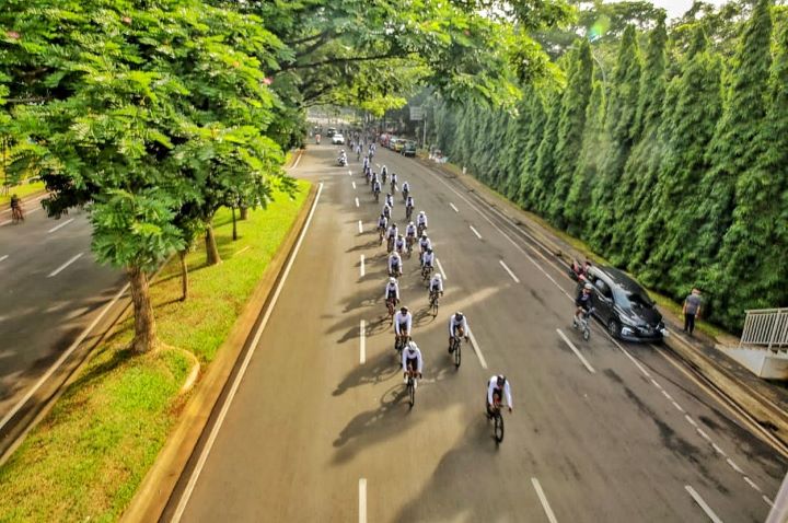 Binloop, atau Bintaro Loop, axis utama mobilitas wilayah Sektor 9 Bintaro yang menjadi favorit aktivitas olahraga warga. Foto oleh mainsepeda.com