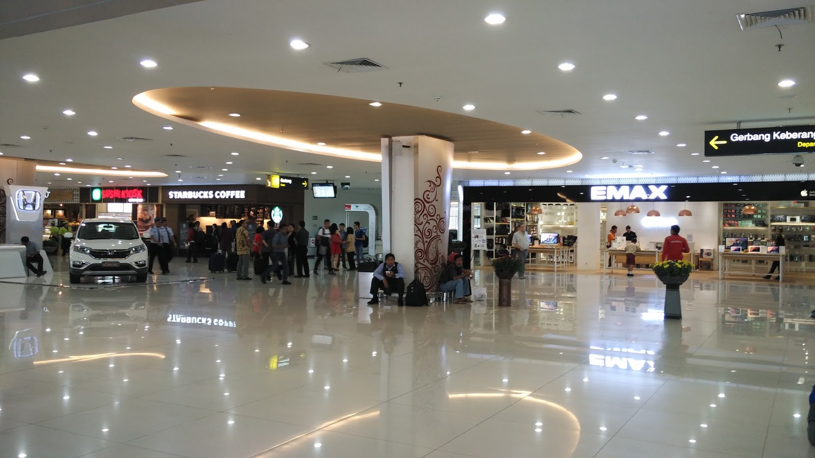 Travelholic Terminal 2 Bandara Juanda Surabaya