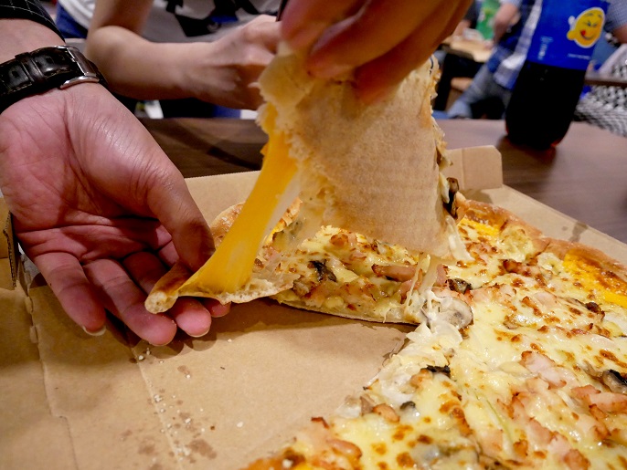 Domino's Pizza @ With the New Domino's Cheese Tarik Crust - hiphippopo.com
