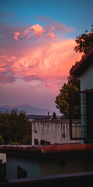 Iphone wallpaper overlooking the sunset from the balcony Iphone wallpaper overlooking the sunset from the balcony