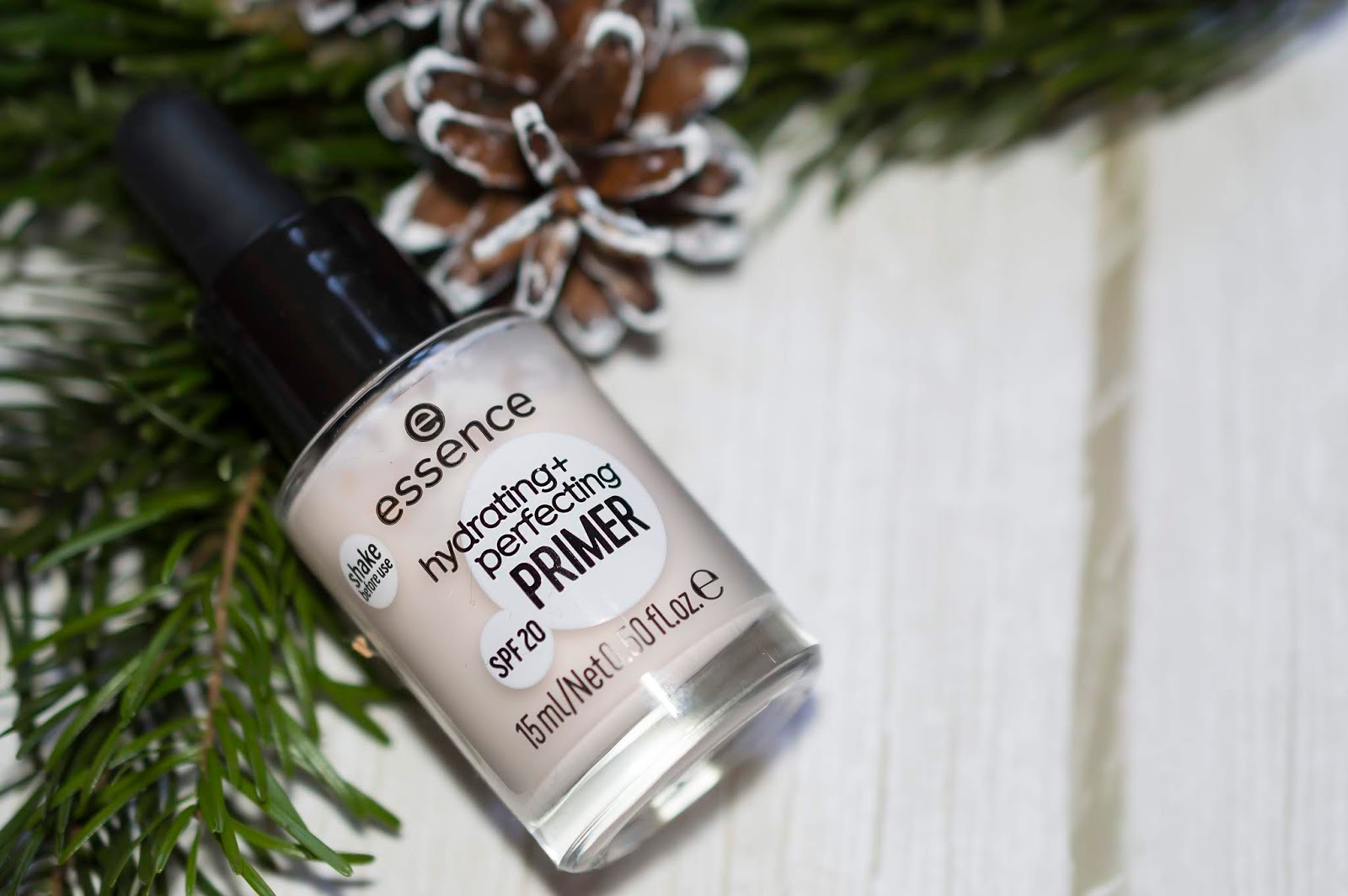 Újdonság a Essence hydrating + perfecting primer Titánia