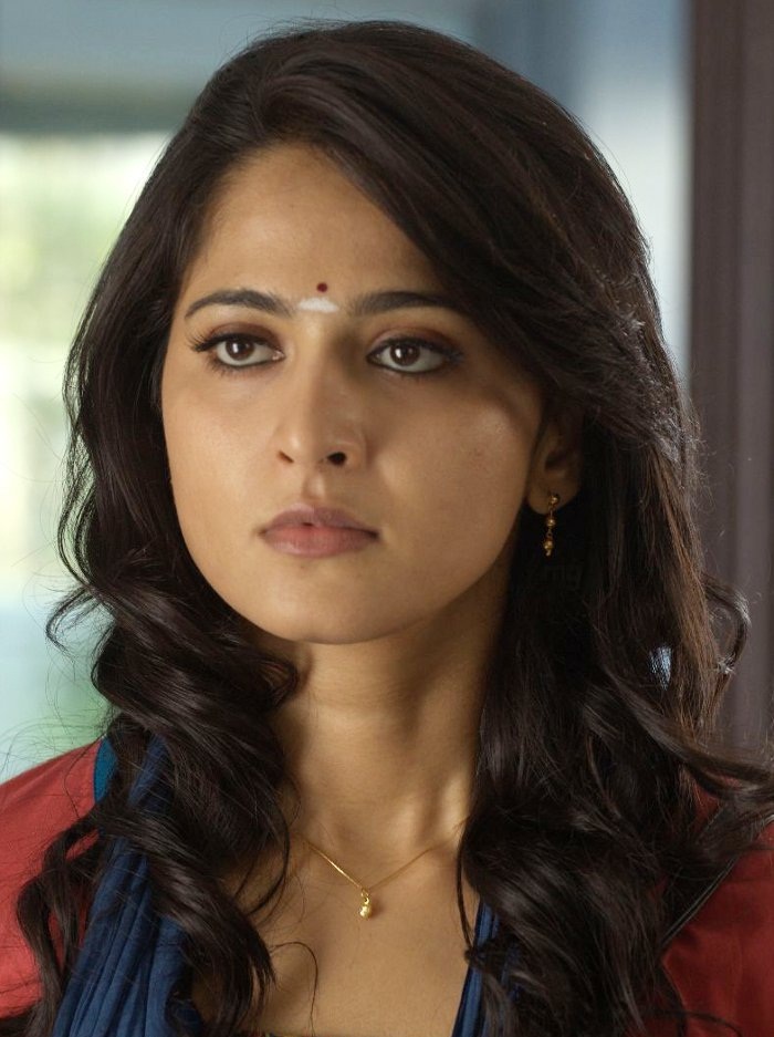 Actress Anushka Shetty Cute Funny Face Photos