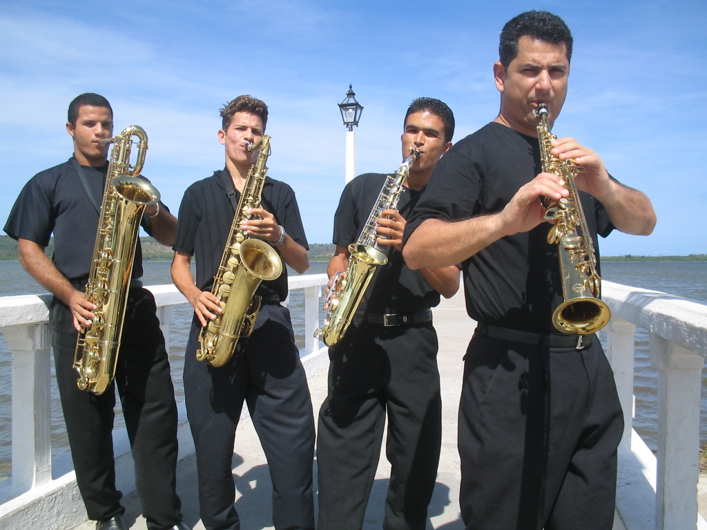 Raça Negra - É Tarde Demais - Sheet Music For Alto Saxophone